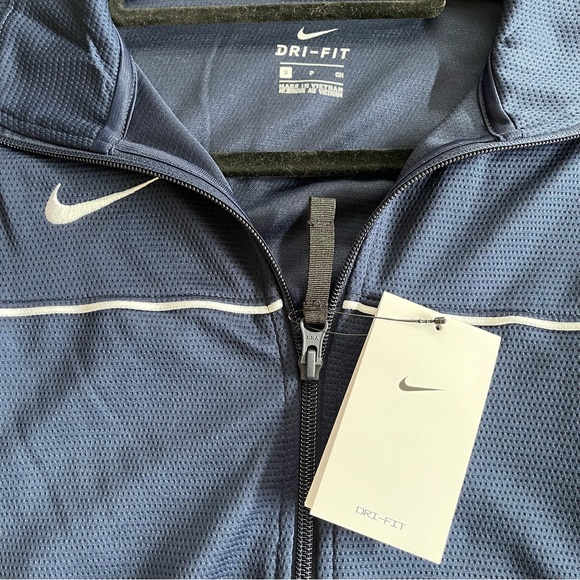 Nike Women’s Basketball Zip Up! - Picture 2 of 4
